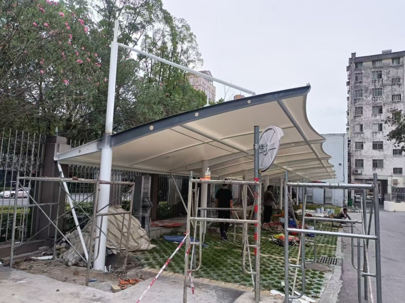 太仓市推拉雨棚定制厂家，仓库通道、卸货区移动伸缩棚搭建-1